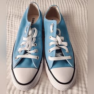Blue size 8 women's converse